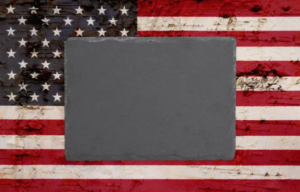 Ξεπερασμένο σημαία Ηνωμένες Πολιτείες της Αμερικής με ένα μαύρο πίνακα κιμωλίας — Φωτογραφία Αρχείου