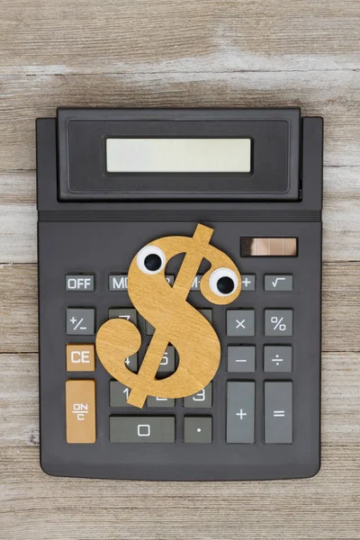 Calculatrice avec un signe dollar sur bois altéré — Photo