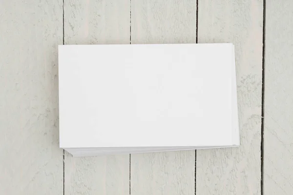 Stack of blank white index cards on weathered wood — Stock Photo, Image