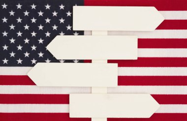 Amerika Birleşik Devletleri bayrağı ahşap işaretiyle