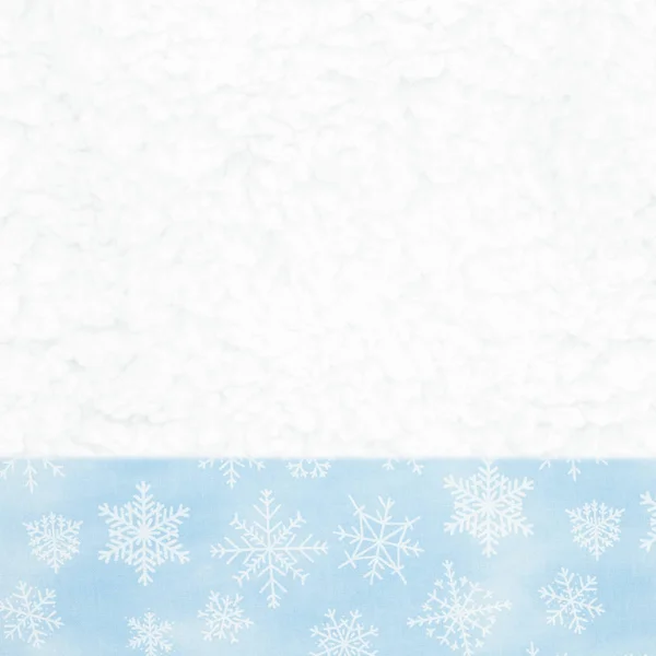 白いフリースの冬やクリスマスbと青と白の雪のフレーク — ストック写真