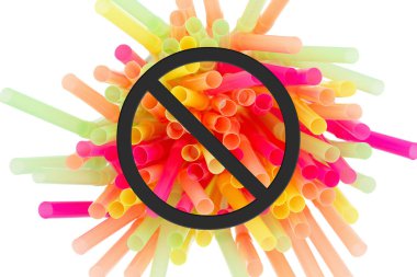 Çok renkli plastik pipetlerle plastik Hasır Yasaklama iletisi