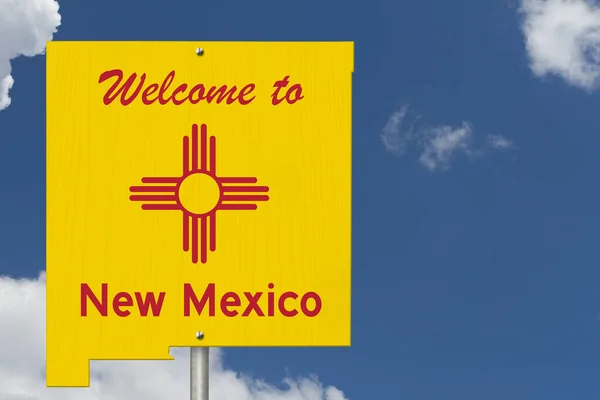 Welcome to the state of New Mexico road sign in the shape of the — Stock Photo, Image