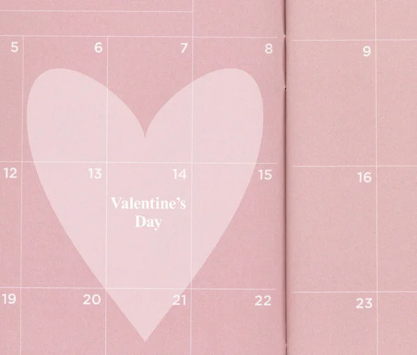 Recordatorio del Día de San Valentín en un calendario de bolsillo rosa —  Fotos de Stock