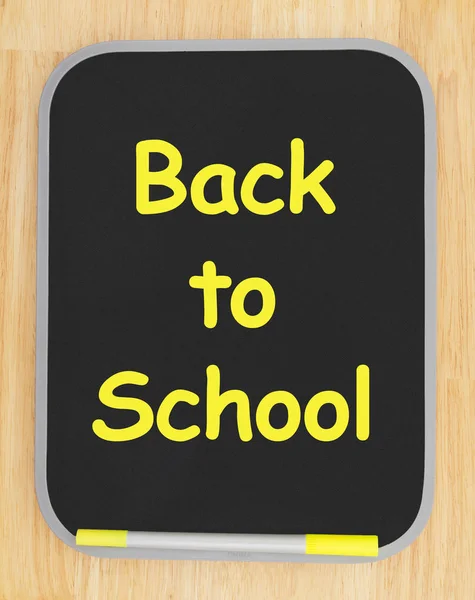 Back to School message on black dry delete board με μαρκαδόρο — Φωτογραφία Αρχείου