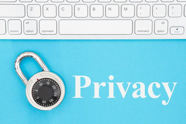 Privacy message with gray keyboard with a combination lock — Stok fotoğraf