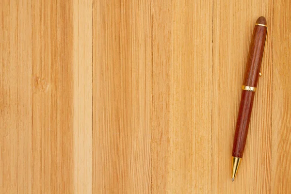 Długopis Tle Drewna Sosnowego Teksturą Ziarna Miejsca Kopiowania Dla Twojej — Zdjęcie stockowe