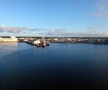Hilo, Hawaii kalkış bir yolcu gemisi.