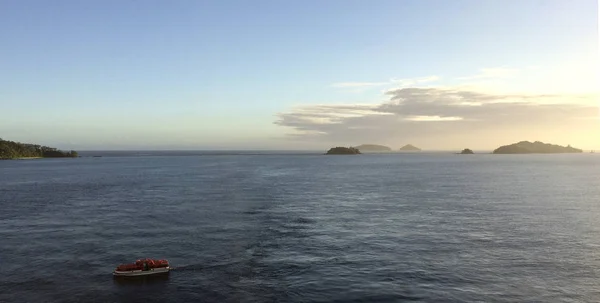 Scena dello stretto di Kawanasausau, provincia di Milne Bay, Papua Nuova — Foto Stock