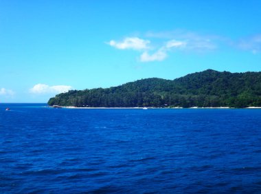 Doini Adası'ndan bir yolcu gemisi, Papua Yeni Gine.