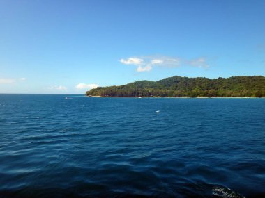Doini Adası'ndan bir yolcu gemisi, Papua Yeni Gine.
