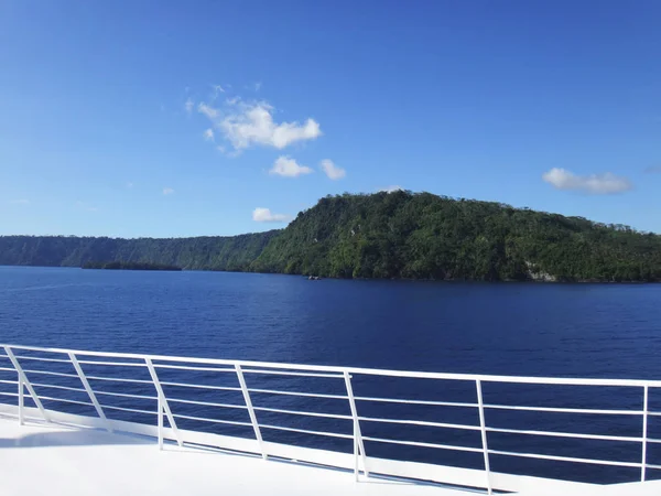 Scena Del Cratere Dell Isola Garove Una Nave Crociera Papua — Foto Stock
