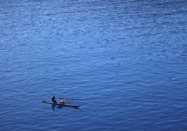 Locals in traditional canoe, Garove Island, Papua New Guinea. — Stock Photo, Image