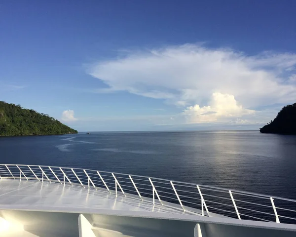 Garove Adası krater Papua N bir yolcu gemisinden sahne
