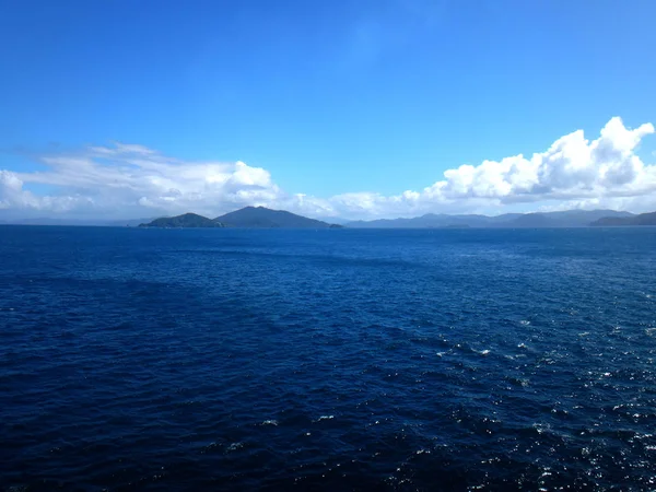 Szene aus der Straße von Kawanasausau, Provinz Milne Bay, Papua neu — Stockfoto