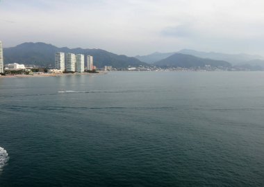 Puerto Vallarta olay yerinden bir yolcu gemisi. Jalisco, Meksika.
