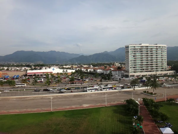 Puerto Vallarta olay yerinden bir yolcu gemisi. Jalisco, Meksika. — Stok fotoğraf