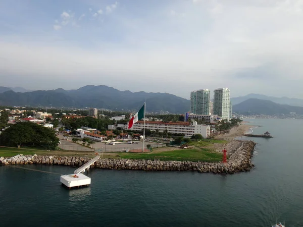 从游轮上的巴亚尔塔港的场景 墨西哥哈利斯科州 — 图库照片