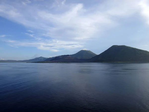 Jelenet a Simpson kikötő és Rabaul egy sétahajó. — Stock Fotó