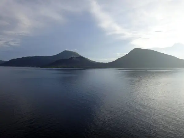 Сцена Сімпсон Гавань Рабаул Круїзних Суден — стокове фото