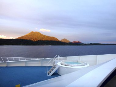 Simpson liman ve Rabaul mahallinden bir yolcu gemisi.