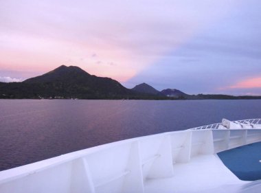 Simpson liman ve Rabaul mahallinden bir yolcu gemisi.