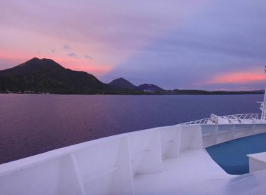 Simpson liman ve Rabaul mahallinden bir yolcu gemisi.