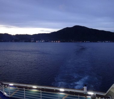 Simpson liman ve Rabaul mahallinden bir yolcu gemisi.