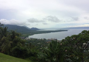 Rabaul ve Simpson Limanı üzerinden Volkan Gözlemevi uyanık, Papua Yeni Gine