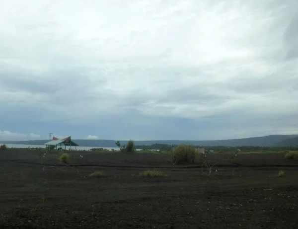 Cena do antigo aeroporto de Rabaul, destruído por um erup vulcânico — Fotografia de Stock