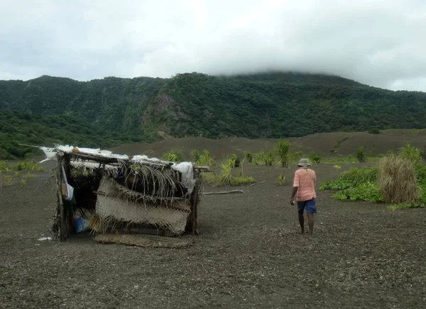 Scène van de oude luchthaven in Rabaul, verwoest door een vulkanische erup — Stockfoto