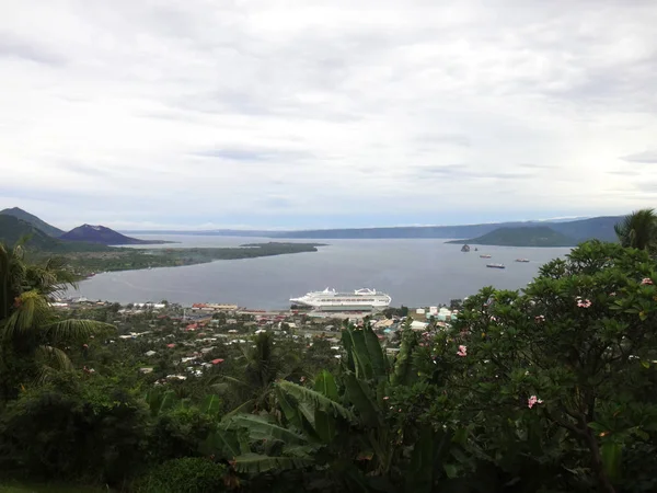 Vista de Rabaul e Simpson Harbour do Observatório do Vulcão Look — Fotografia de Stock