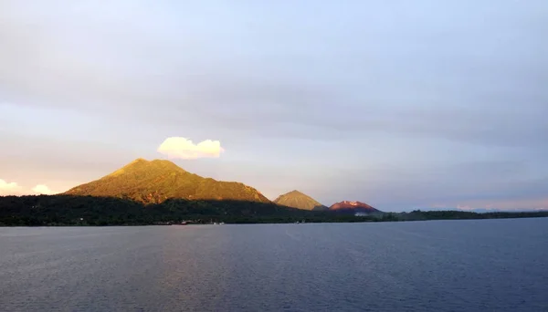 유람선에서 심슨 하버 및 Rabaul의 현장. — 스톡 사진