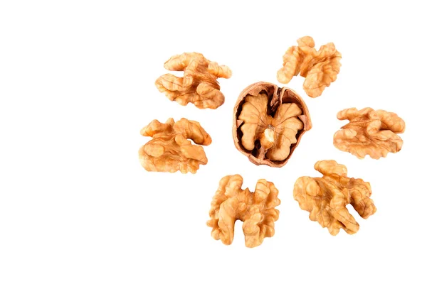 Vlašské ořechy bez skořápky izolované na bílém pozadí — Stock fotografie