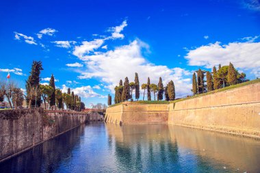 Bir Peschiera del Garda dış sur