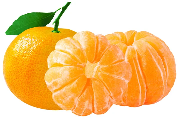 Tres mandarina pelada entera aislada sobre fondo blanco con cl — Foto de Stock