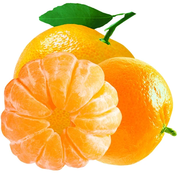 Tres mandarinas frescas enteras aisladas en blanco — Foto de Stock