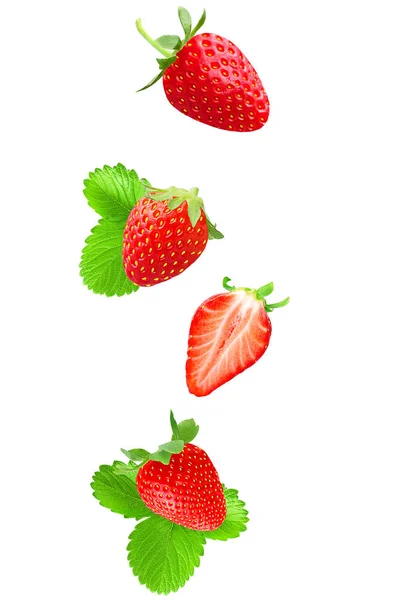 Vereinzelt fallende Erdbeeren auf weißen — Stockfoto