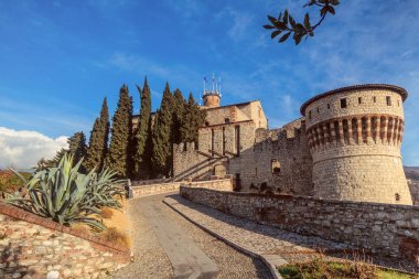 Lombardy, İtalya Ortaçağ Kalesi Brescia görünümünü