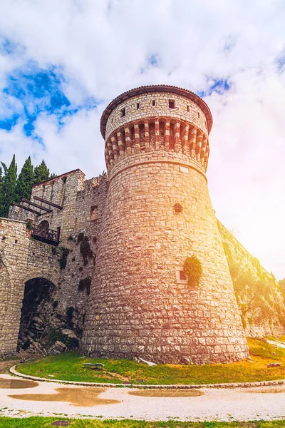 Vista del Castillo histórico desde la ciudad de Brescia — Foto de Stock