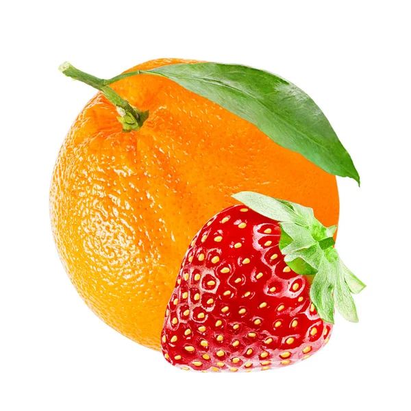 新鮮な甘いイチゴとオレンジ白で隔離 — ストック写真