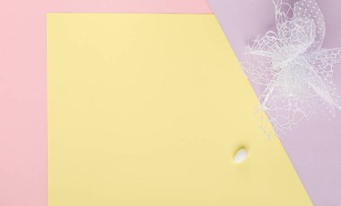 Yukarıdan gelen şekerlerle düğün hediyesi.