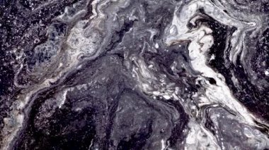 Dökülen boyalardan arkaplanı taşıyan soyut renk yakın plan