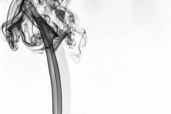 Mooie patronen en lijnen van rook op een witte achtergrond — Stockfoto