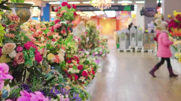 Künstliche Blumen Supermarkt Verkauft — Stockvideo