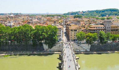 Roma 'da köprü, İtalya