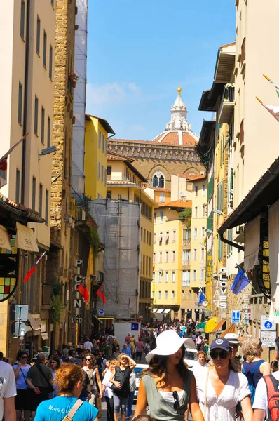 Turisták itt: Firenze, Olaszország — Stock Fotó