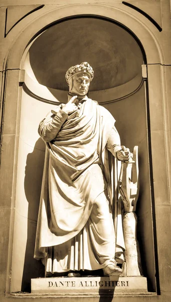 Estátua de Dante Allighieri — Fotografia de Stock