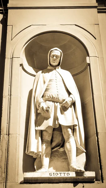 Statue von Giotto — Stockfoto