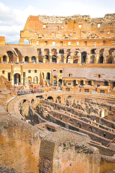 Colosseum in rome, italie — Photo